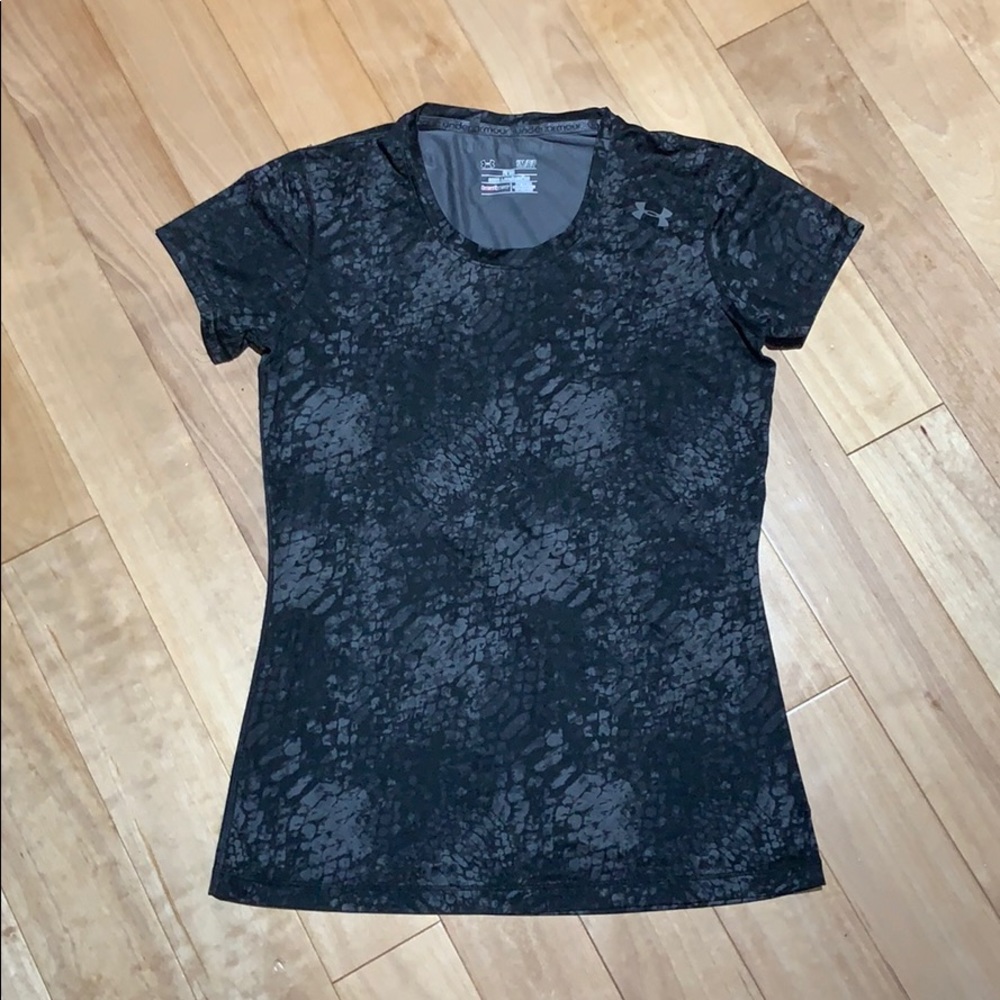 Under Armour Women’s Fitted heat gear top - small